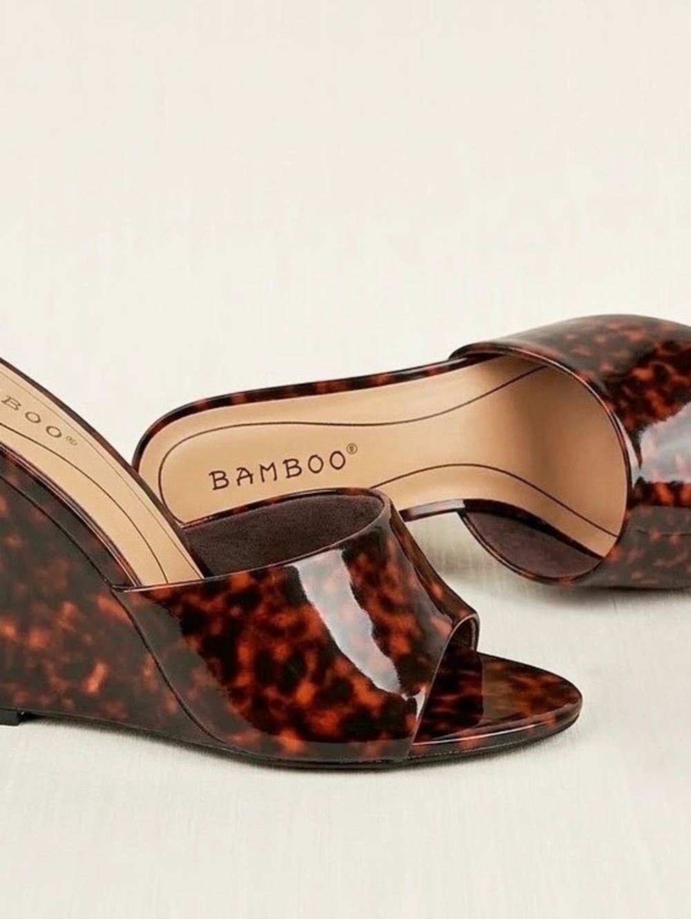 Bamboo Tortoise Animal Print Wedge Sandals Like New - Picture 2 of 3